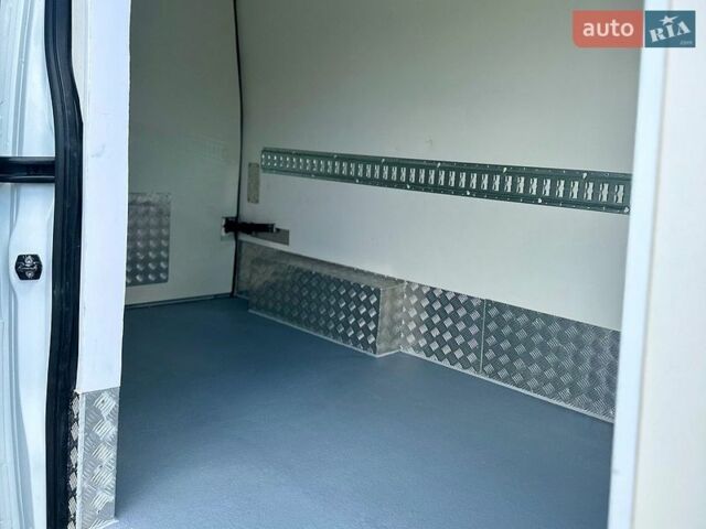 Белый Рено Мастер, объемом двигателя 2.3 л и пробегом 307 тыс. км за 18850 $, фото 16 на Automoto.ua