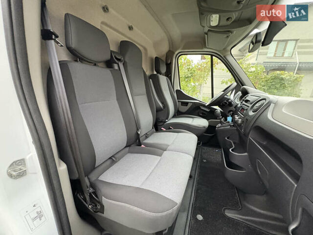 Белый Рено Мастер, объемом двигателя 2.3 л и пробегом 280 тыс. км за 19800 $, фото 45 на Automoto.ua