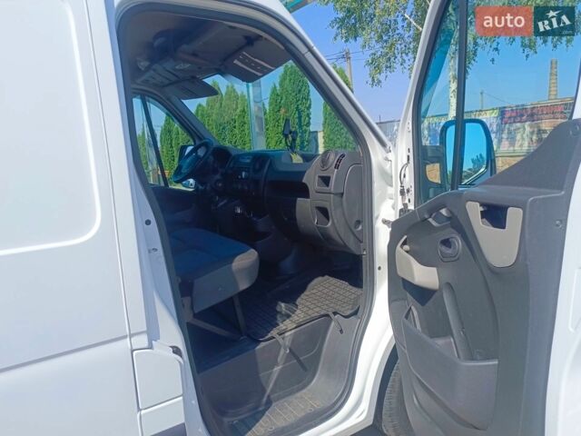 Белый Рено Мастер, объемом двигателя 2.3 л и пробегом 370 тыс. км за 15000 $, фото 7 на Automoto.ua