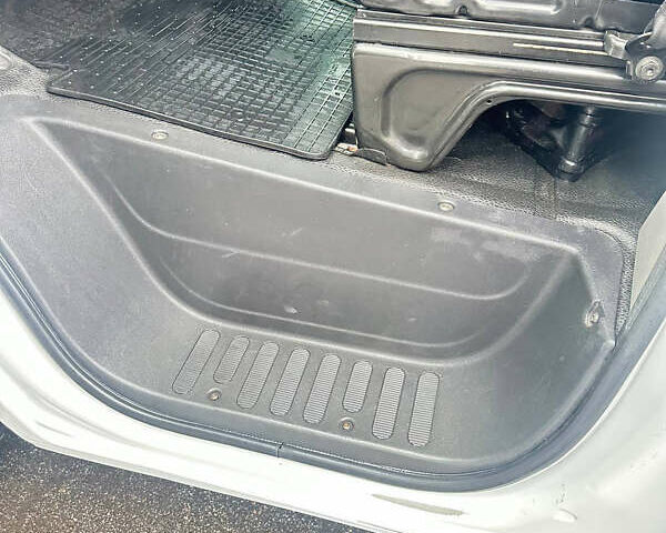 Белый Рено Мастер, объемом двигателя 2.3 л и пробегом 252 тыс. км за 14500 $, фото 11 на Automoto.ua