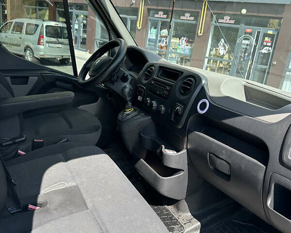 Белый Рено Мастер, объемом двигателя 2.3 л и пробегом 307 тыс. км за 14500 $, фото 11 на Automoto.ua