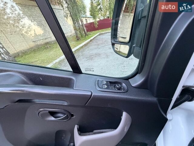 Белый Рено Мастер, объемом двигателя 2.3 л и пробегом 212 тыс. км за 17600 $, фото 33 на Automoto.ua
