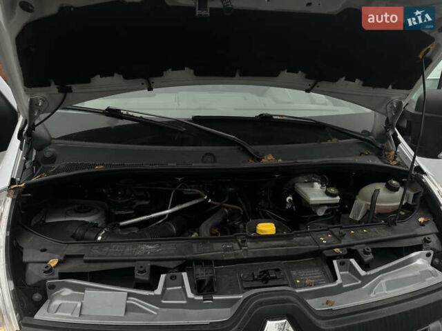 Белый Рено Мастер, объемом двигателя 0 л и пробегом 235 тыс. км за 19900 $, фото 23 на Automoto.ua