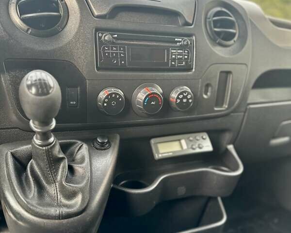 Белый Рено Мастер, объемом двигателя 2.3 л и пробегом 296 тыс. км за 18750 $, фото 28 на Automoto.ua