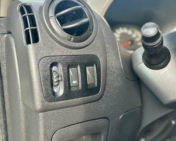 Білий Рено Мастєр, об'ємом двигуна 2.3 л та пробігом 296 тис. км за 18750 $, фото 30 на Automoto.ua