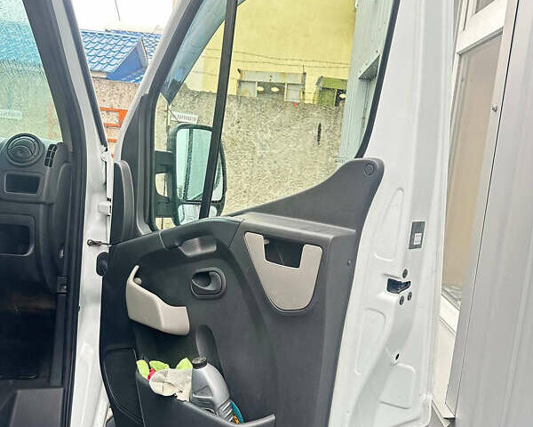 Белый Рено Мастер, объемом двигателя 2.3 л и пробегом 252 тыс. км за 14500 $, фото 12 на Automoto.ua