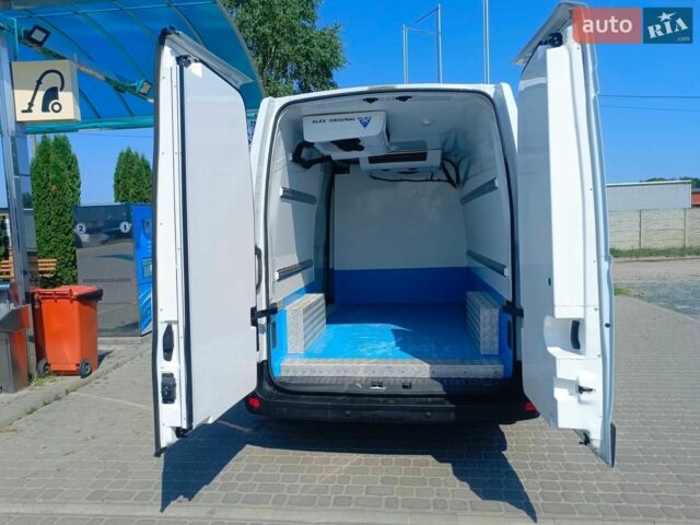 Белый Рено Мастер, объемом двигателя 2.3 л и пробегом 370 тыс. км за 15000 $, фото 5 на Automoto.ua