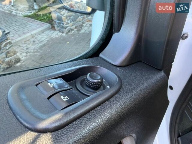 Белый Рено Мастер, объемом двигателя 2.3 л и пробегом 279 тыс. км за 18500 $, фото 55 на Automoto.ua