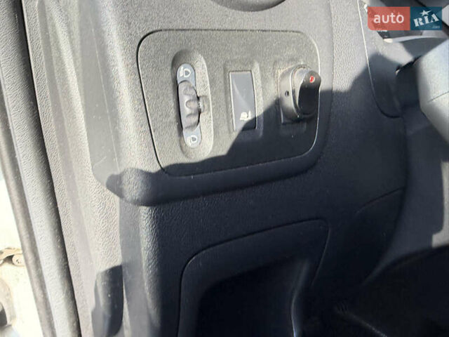 Белый Рено Мастер, объемом двигателя 2.3 л и пробегом 279 тыс. км за 18400 $, фото 72 на Automoto.ua