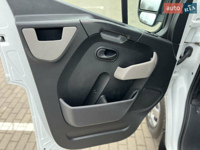 Белый Рено Мастер, объемом двигателя 2.3 л и пробегом 250 тыс. км за 17900 $, фото 36 на Automoto.ua