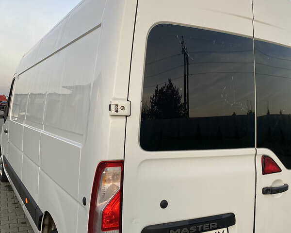 Белый Рено Мастер, объемом двигателя 2.3 л и пробегом 423 тыс. км за 17700 $, фото 3 на Automoto.ua