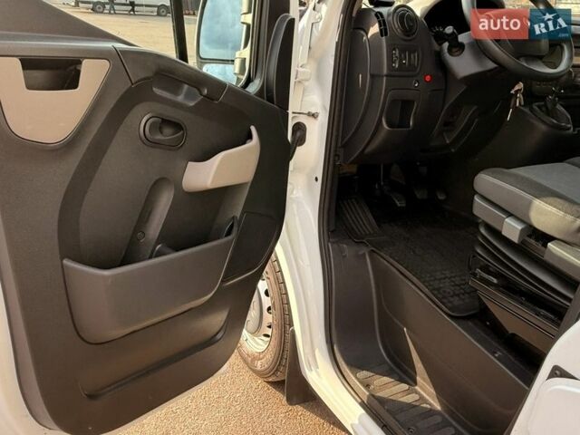 Белый Рено Мастер, объемом двигателя 2.3 л и пробегом 293 тыс. км за 19900 $, фото 27 на Automoto.ua