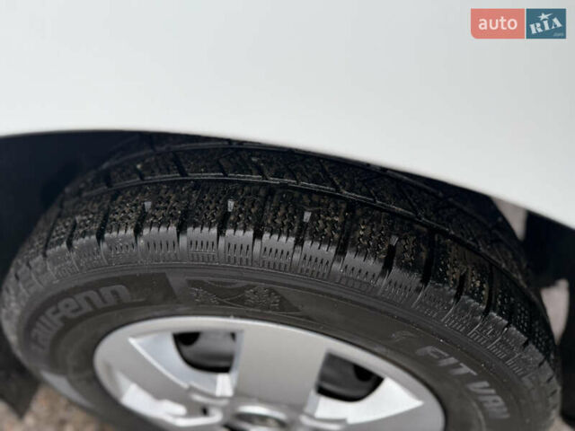 Белый Рено Мастер, объемом двигателя 2.3 л и пробегом 280 тыс. км за 17700 $, фото 26 на Automoto.ua