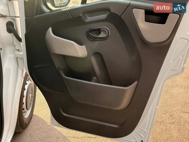 Белый Рено Мастер, объемом двигателя 2.3 л и пробегом 293 тыс. км за 19900 $, фото 39 на Automoto.ua