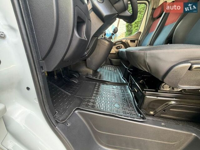 Белый Рено Мастер, объемом двигателя 2.3 л и пробегом 220 тыс. км за 17900 $, фото 32 на Automoto.ua