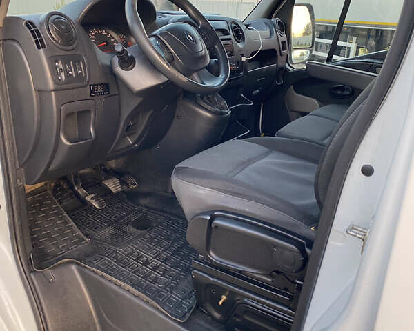 Белый Рено Мастер, объемом двигателя 2.3 л и пробегом 423 тыс. км за 17700 $, фото 10 на Automoto.ua