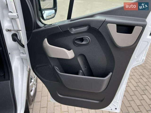 Білий Рено Мастєр, об'ємом двигуна 2.3 л та пробігом 250 тис. км за 18500 $, фото 30 на Automoto.ua