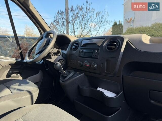 Белый Рено Мастер, объемом двигателя 2.3 л и пробегом 279 тыс. км за 18500 $, фото 45 на Automoto.ua