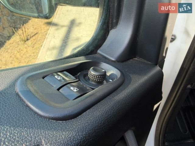 Білий Рено Мастєр, об'ємом двигуна 2.3 л та пробігом 287 тис. км за 18900 $, фото 49 на Automoto.ua