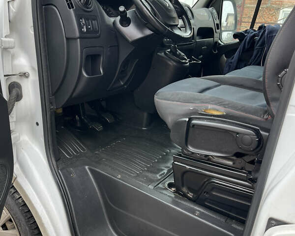 Белый Рено Мастер, объемом двигателя 2.3 л и пробегом 317 тыс. км за 17499 $, фото 13 на Automoto.ua