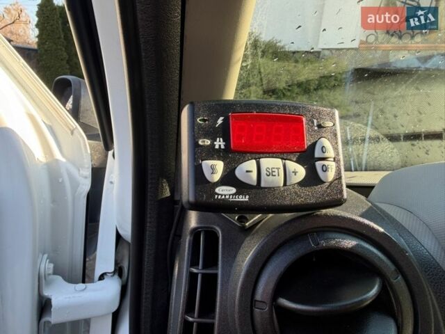 Белый Рено Мастер, объемом двигателя 2.3 л и пробегом 279 тыс. км за 18500 $, фото 54 на Automoto.ua