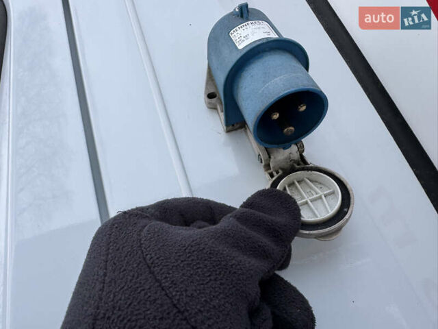 Білий Рено Мастєр, об'ємом двигуна 2.3 л та пробігом 133 тис. км за 18900 $, фото 5 на Automoto.ua