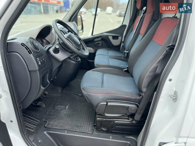 Белый Рено Мастер, объемом двигателя 2.3 л и пробегом 250 тыс. км за 17900 $, фото 43 на Automoto.ua
