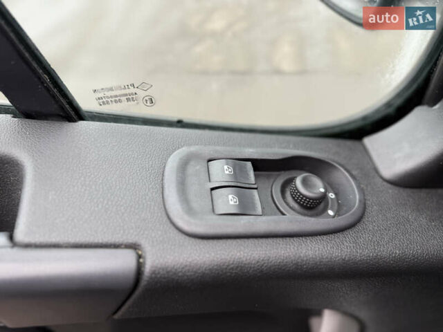 Белый Рено Мастер, объемом двигателя 2.3 л и пробегом 280 тыс. км за 17700 $, фото 16 на Automoto.ua