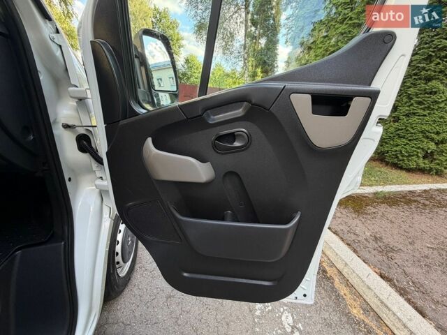 Белый Рено Мастер, объемом двигателя 2.3 л и пробегом 220 тыс. км за 17800 $, фото 45 на Automoto.ua