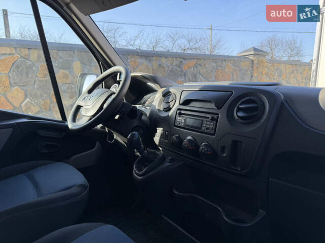 Белый Рено Мастер, объемом двигателя 2.3 л и пробегом 279 тыс. км за 18400 $, фото 63 на Automoto.ua