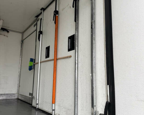 Білий Рено Мастєр, об'ємом двигуна 2.3 л та пробігом 680 тис. км за 18200 $, фото 7 на Automoto.ua