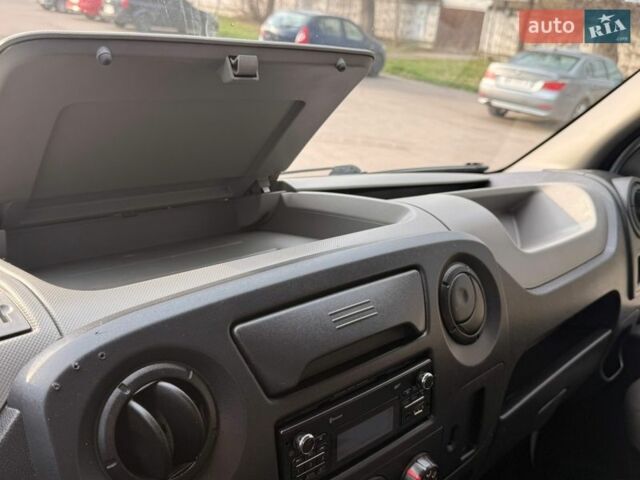 Белый Рено Мастер, объемом двигателя 2.3 л и пробегом 293 тыс. км за 19900 $, фото 49 на Automoto.ua