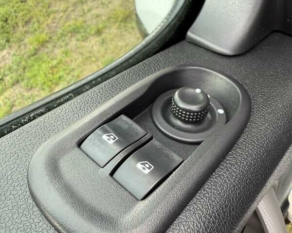 Білий Рено Мастєр, об'ємом двигуна 2.3 л та пробігом 229 тис. км за 21950 $, фото 28 на Automoto.ua