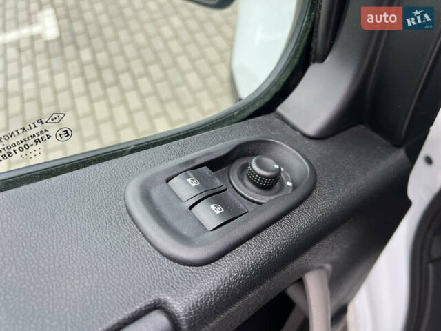 Белый Рено Мастер, объемом двигателя 2.3 л и пробегом 250 тыс. км за 17900 $, фото 37 на Automoto.ua