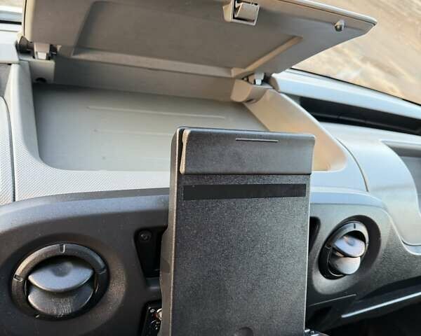 Білий Рено Мастєр, об'ємом двигуна 2.3 л та пробігом 278 тис. км за 22600 $, фото 35 на Automoto.ua