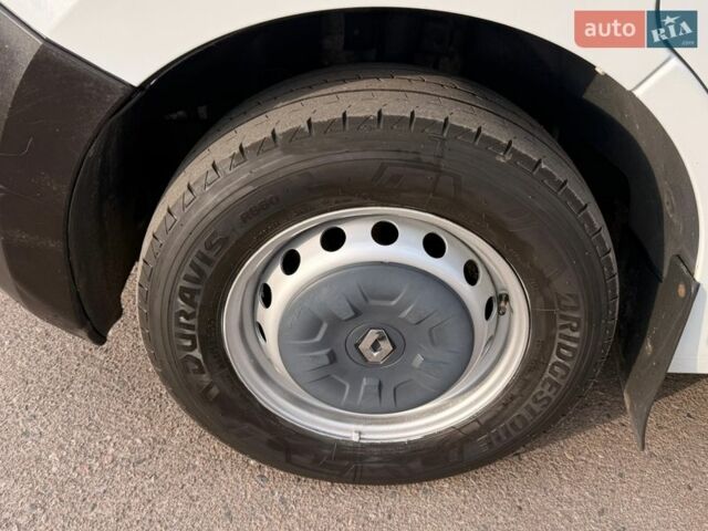 Белый Рено Мастер, объемом двигателя 2.3 л и пробегом 293 тыс. км за 19900 $, фото 24 на Automoto.ua