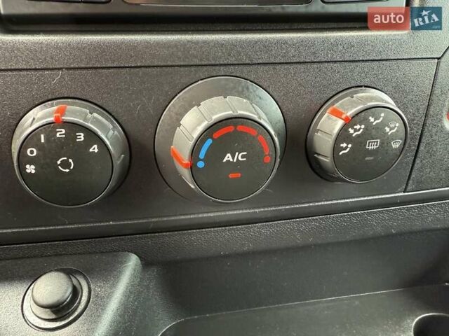 Білий Рено Мастєр, об'ємом двигуна 2.3 л та пробігом 229 тис. км за 21950 $, фото 31 на Automoto.ua