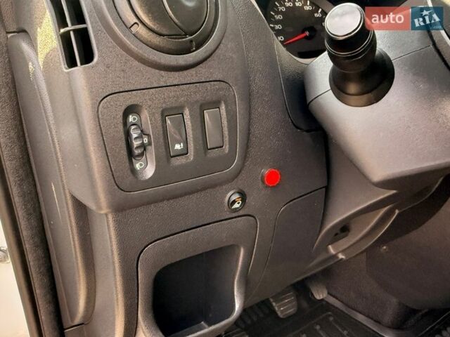 Белый Рено Мастер, объемом двигателя 2.3 л и пробегом 293 тыс. км за 19900 $, фото 29 на Automoto.ua