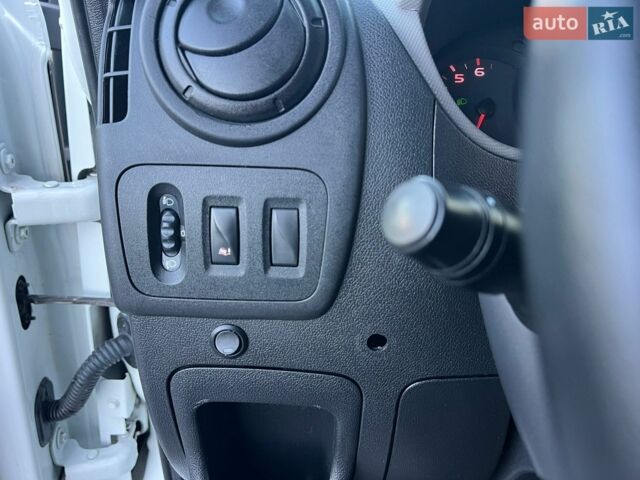 Белый Рено Мастер, объемом двигателя 2.3 л и пробегом 225 тыс. км за 20900 $, фото 34 на Automoto.ua