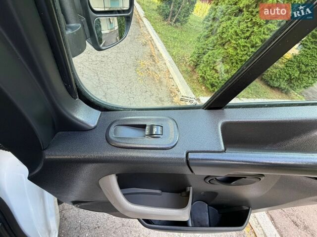 Белый Рено Мастер, объемом двигателя 2.3 л и пробегом 220 тыс. км за 17800 $, фото 46 на Automoto.ua