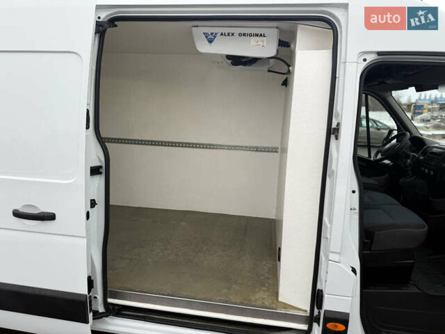 Белый Рено Мастер, объемом двигателя 2.3 л и пробегом 280 тыс. км за 17700 $, фото 24 на Automoto.ua