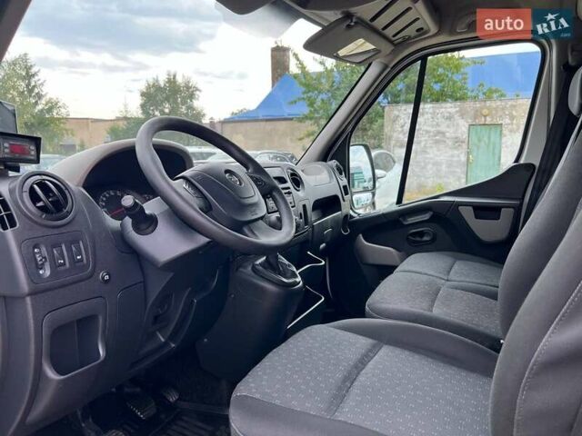 Белый Рено Мастер, объемом двигателя 2.3 л и пробегом 395 тыс. км за 15799 $, фото 33 на Automoto.ua