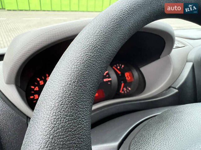 Белый Рено Мастер, объемом двигателя 2.3 л и пробегом 250 тыс. км за 17900 $, фото 41 на Automoto.ua