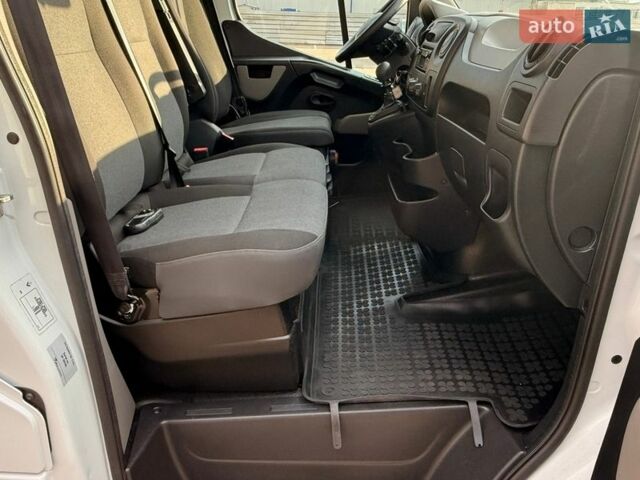 Белый Рено Мастер, объемом двигателя 2.3 л и пробегом 293 тыс. км за 19900 $, фото 37 на Automoto.ua