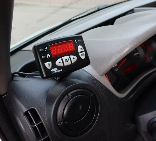 Білий Рено Мастєр, об'ємом двигуна 2.3 л та пробігом 250 тис. км за 27800 $, фото 27 на Automoto.ua