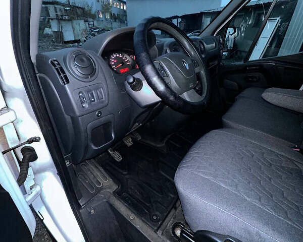 Белый Рено Мастер, объемом двигателя 2.3 л и пробегом 450 тыс. км за 26500 $, фото 20 на Automoto.ua