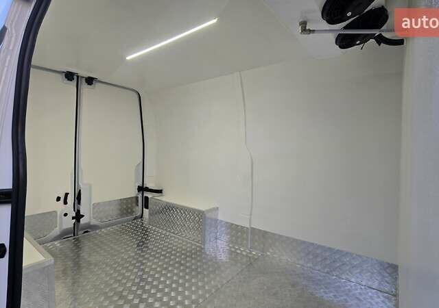 Белый Рено Мастер, объемом двигателя 2.3 л и пробегом 178 тыс. км за 21700 $, фото 1 на Automoto.ua