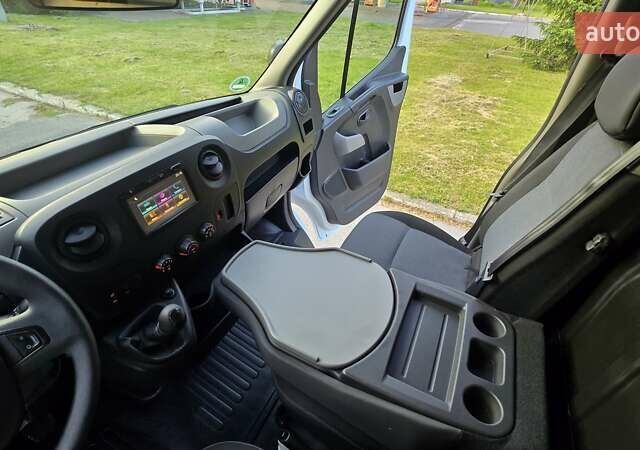 Белый Рено Мастер, объемом двигателя 2.3 л и пробегом 178 тыс. км за 21700 $, фото 23 на Automoto.ua