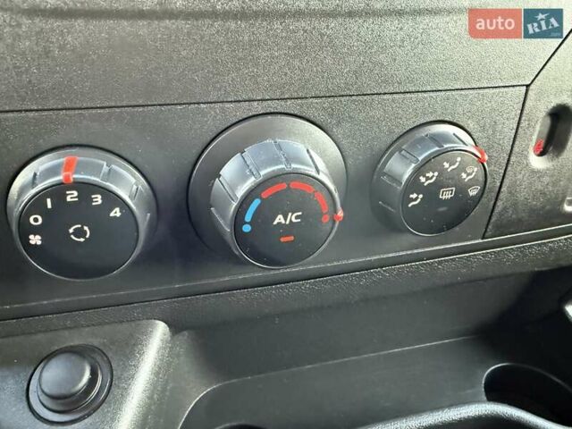 Белый Рено Мастер, объемом двигателя 2.3 л и пробегом 278 тыс. км за 21499 $, фото 43 на Automoto.ua