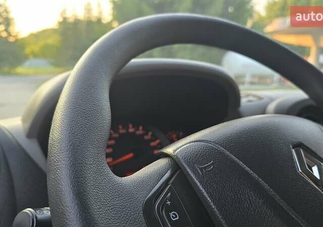 Белый Рено Мастер, объемом двигателя 2.3 л и пробегом 178 тыс. км за 21700 $, фото 18 на Automoto.ua